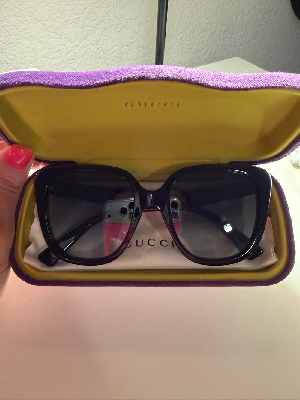 Gucci Women’s Black Oversized Cateye Sunglasses, NEW